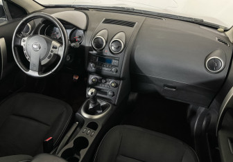 Подержанный автомобиль Nissan Qashqai 2011 года (9 фото)