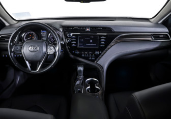 Подержанный автомобиль Toyota Camry Sedan 2020 года (12 фото)