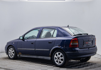 Подержанный автомобиль Opel Astra Hatchback 2001 года (3 фото)