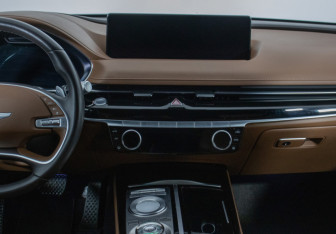 Подержанный автомобиль Genesis G80 2022 года (14 фото)