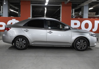 Подержанный автомобиль Kia Cerato Sedan 2012 года (4 фото)