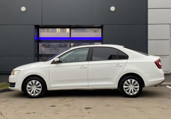 Подержанный автомобиль Skoda Rapid Liftback 2017 года (8 фото)
