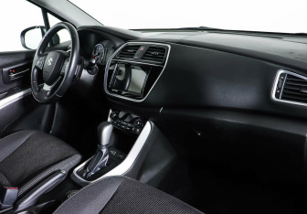 Подержанный автомобиль Suzuki SX4 Hatchback 2018 года (9 фото)