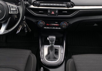 Подержанный автомобиль Kia Cerato Sedan 2021 года (13 фото)
