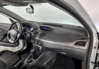 Подержанный автомобиль Renault Fluence 2014 года (8 фото)