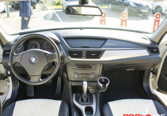 Подержанный автомобиль BMW X1 2014 года (13 фото)