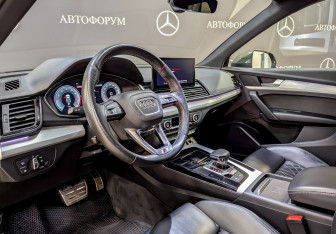 Подержанный автомобиль Audi Q5 2021 года (16 фото)