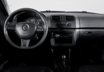 Подержанный автомобиль Skoda Fabia Hatchback 2014 года (12 фото)