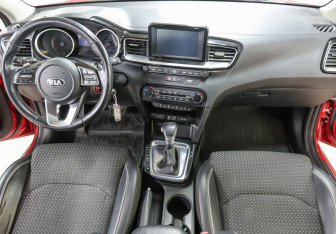 Подержанный автомобиль Kia Ceed Hatchback 2019 года (14 фото)