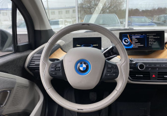 Подержанный автомобиль BMW i3 2017 года (14 фото)