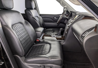 Подержанный автомобиль Infiniti QX80 2019 года (24 фото)