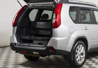 Подержанный автомобиль Nissan X-Trail 2011 года (20 фото)
