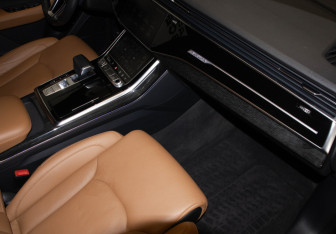 Подержанный автомобиль Audi Q8 2019 года (31 фото)