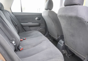 Подержанный автомобиль Nissan Tiida Sedan 2008 года (10 фото)