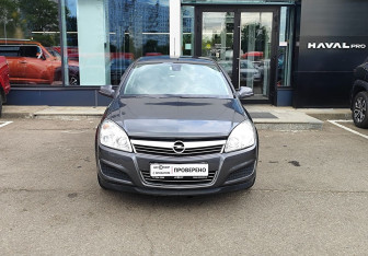 Подержанный автомобиль Opel Astra Hatchback 2012 года (2 фото)