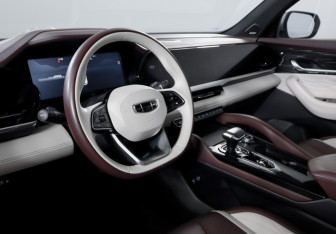 Подержанный автомобиль Geely Monjaro 2023 года (13 фото)