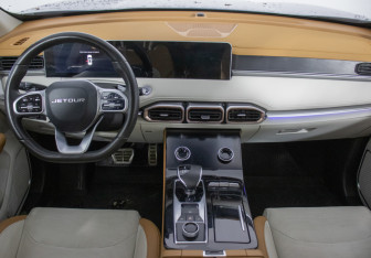 Подержанный автомобиль Jetour X70 Plus 2023 года (13 фото)