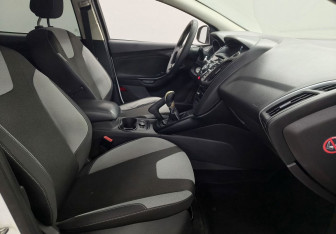 Подержанный автомобиль Ford Focus Hatchback 2014 года (9 фото)