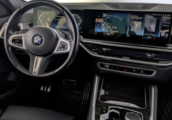 Подержанный автомобиль BMW X6 2023 года (30 фото)