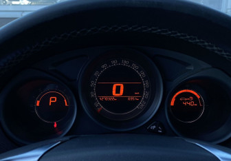 Подержанный автомобиль Citroen C4 Hatchback 2012 года (22 фото)