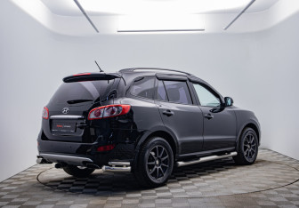 Подержанный автомобиль Hyundai Santa Fe 2011 года (5 фото)