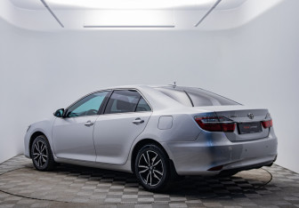 Подержанный автомобиль Toyota Camry Sedan 2018 года (7 фото)