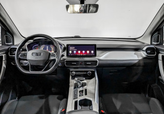 Подержанный автомобиль Geely Coolray 2022 года (13 фото)