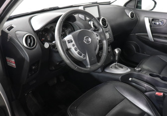 Подержанный автомобиль Nissan Qashqai 2008 года (9 фото)