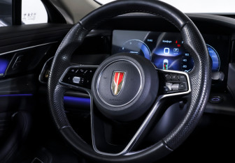 Подержанный автомобиль Hongqi H5 2023 года (15 фото)