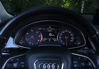 Подержанный автомобиль Audi Q7 2016 года (11 фото)