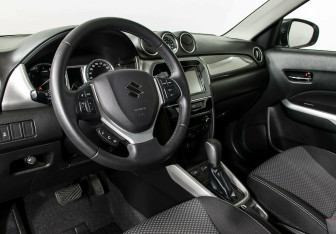 Подержанный автомобиль Suzuki Vitara 2016 года (12 фото)