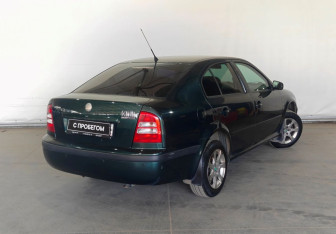 Подержанный автомобиль Skoda Octavia Liftback 2008 года (6 фото)