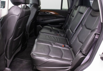 Подержанный автомобиль Cadillac Escalade Suv 2016 года (9 фото)
