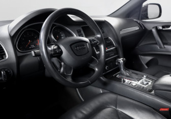 Подержанный автомобиль Audi Q7 2013 года (14 фото)