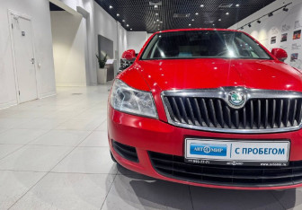 Подержанный автомобиль Skoda Octavia Liftback 2012 года (8 фото)
