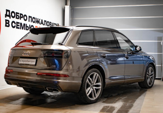 Подержанный автомобиль Audi Q7 2016 года (4 фото)