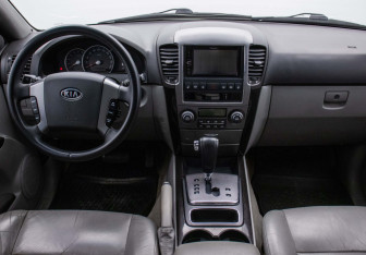 Подержанный автомобиль Kia Sorento 2007 года (13 фото)
