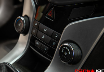 Подержанный автомобиль Chevrolet Cruze Sedan 2011 года (14 фото)