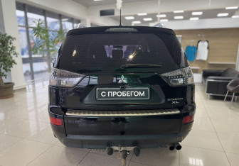 Подержанный автомобиль Mitsubishi Outlander 2007 года (5 фото)