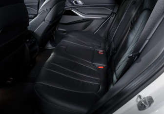 Подержанный автомобиль BMW X5 2019 года (10 фото)