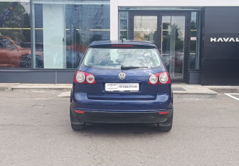Подержанный автомобиль Volkswagen Golf Plus 2006 года (6 фото)