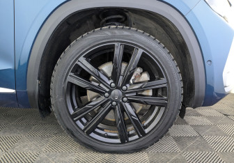 Подержанный автомобиль Geely Monjaro 2023 года (12 фото)