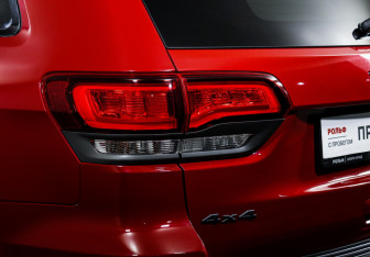 Подержанный автомобиль Jeep Grand Cherokee 2017 года (17 фото)