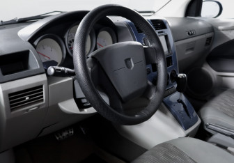 Подержанный автомобиль Dodge Caliber 2007 года (13 фото)