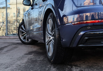 Подержанный автомобиль Audi Q8 2021 года (32 фото)