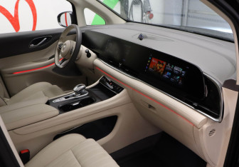 Подержанный автомобиль Voyah Dream 2023 года (22 фото)