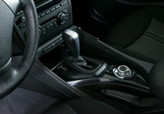 Подержанный автомобиль BMW X1 2012 года (16 фото)