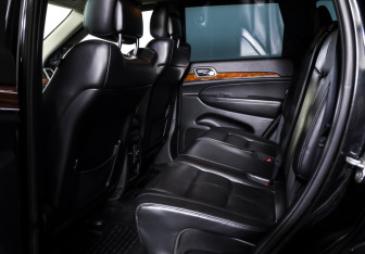 Подержанный автомобиль Jeep Grand Cherokee 2012 года (11 фото)