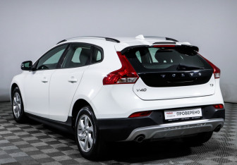 Подержанный автомобиль Volvo V40 Cross Country 2017 года (7 фото)
