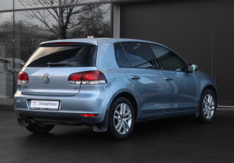 Подержанный автомобиль Volkswagen Golf Hatchback 2011 года (4 фото)